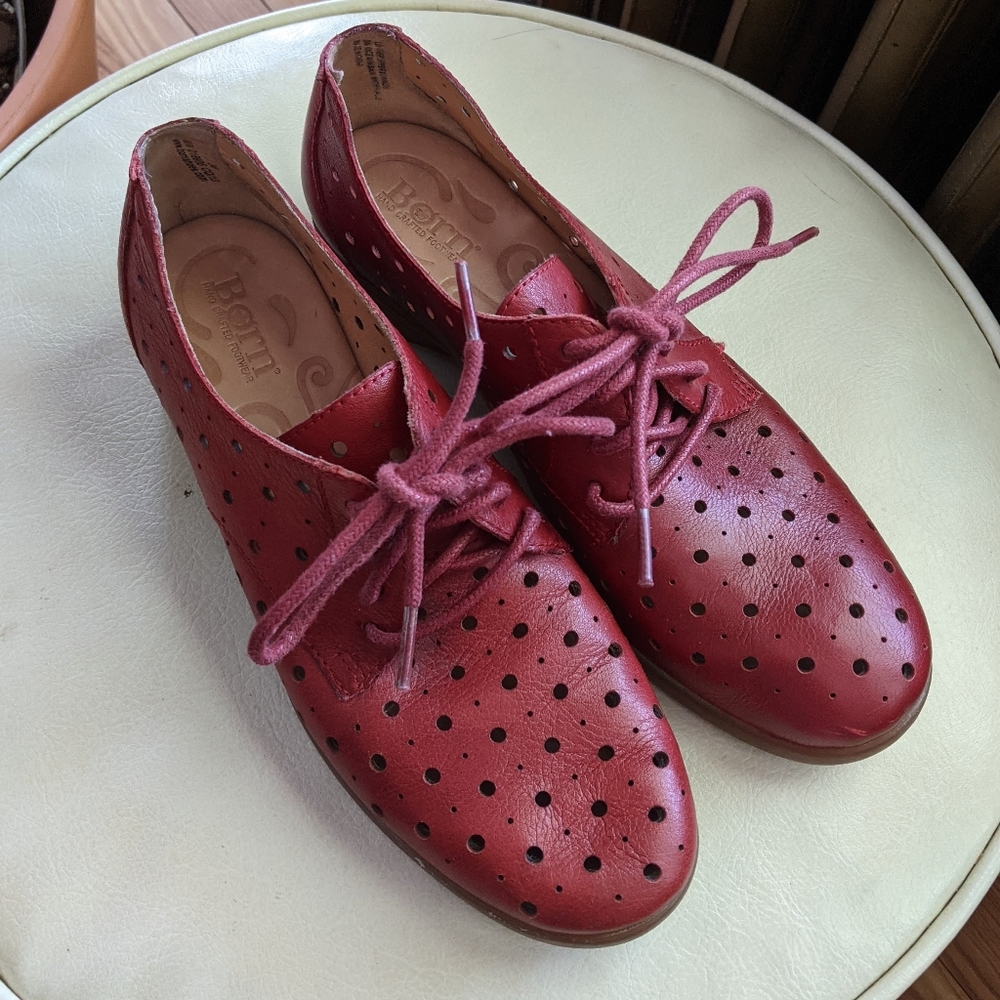 Born Red Leather Polka Dot Perforated Oxford 7.5